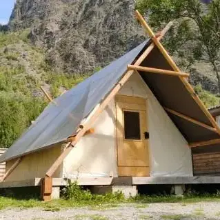 tentes meublées montagne isère